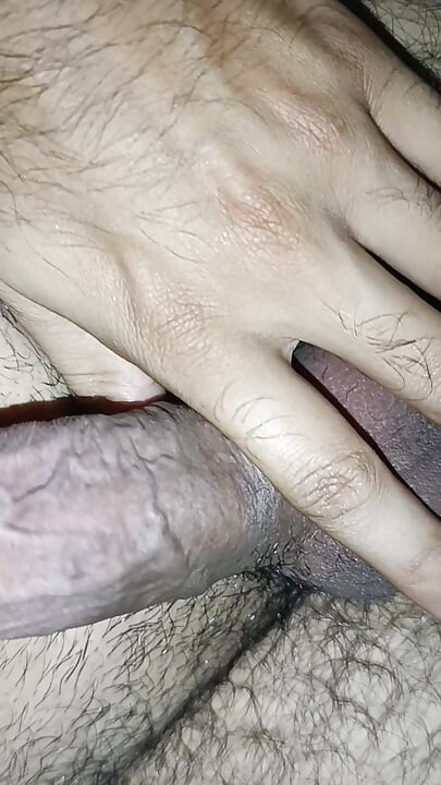 Pakistanski mršavi femboy zabavlja se sa svojim prekrasnim žilavim kurcem