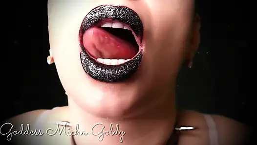 Kau sangat beruntung karena aku membiarkanmu menyembah dan mengocok seluruh bibir hitamku yang mengkilap!