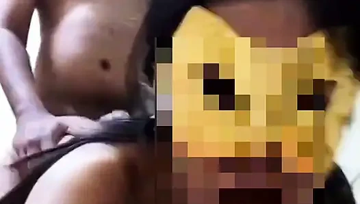 Nidhi пробурил ее бойфренд с его огромным черным членом