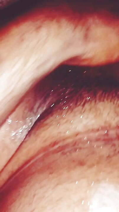샤워하는 동안 자위하는 나는 매우 섹시한 트랜스젠더입니다.