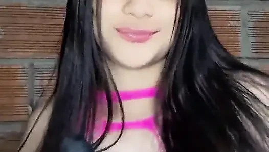 Ngusap itil dan adik tiriku sampai orgasme