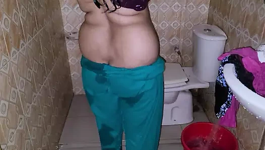 Es macht so viel Spaß, eine Badewanne allein im Bad zu nehmen.