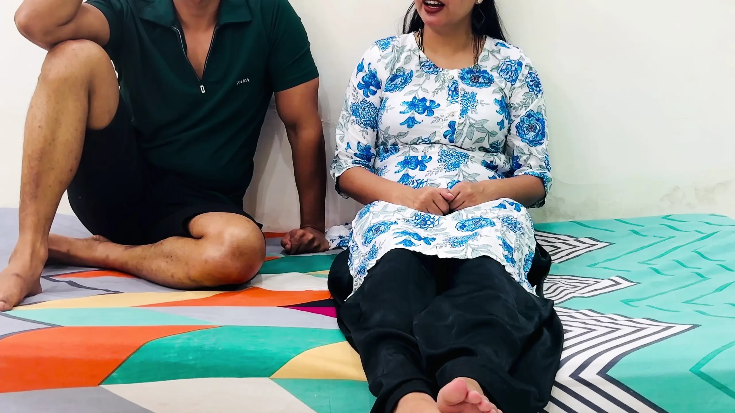 Üvey annem bana banyoda soğuk suyla banyo yapmayı reddettiğım bir sikiş hediye etti