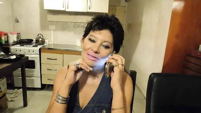 Испанская зрелая и друг сына: mthrfkr
