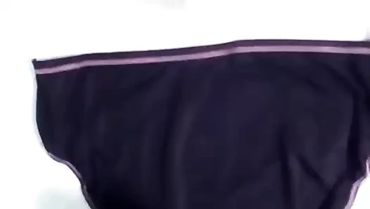 cummings üzerinde karısının külot