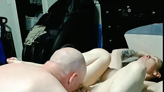 Istri dientot kontol suaminya sendiri