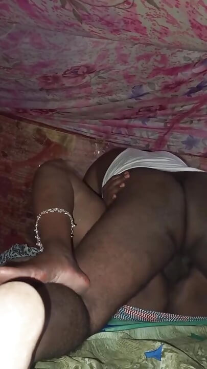 Jebanje u indijskom desi stilu također postaje joga asana