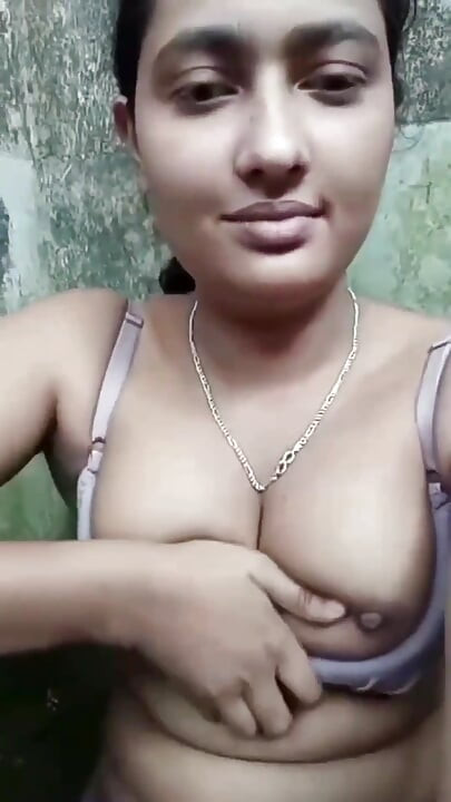 Khi ngón tay trong âm hộ của tôi cọ xát