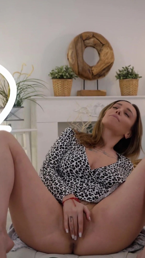 Kompisen min hjalp meg å sprute og ga meg to creampies på badet