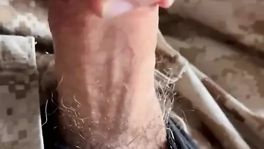 Denizci arkadaşımın üniforması içinde eğleniyorum