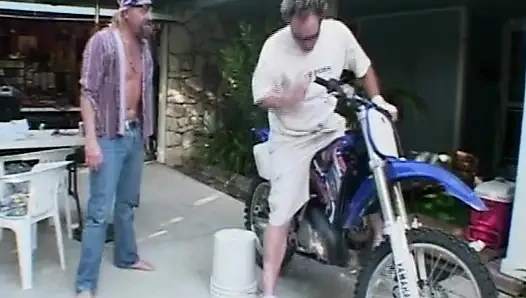 Garage Anal Fingering to Sloppy Ass-to-mouth Cleanup