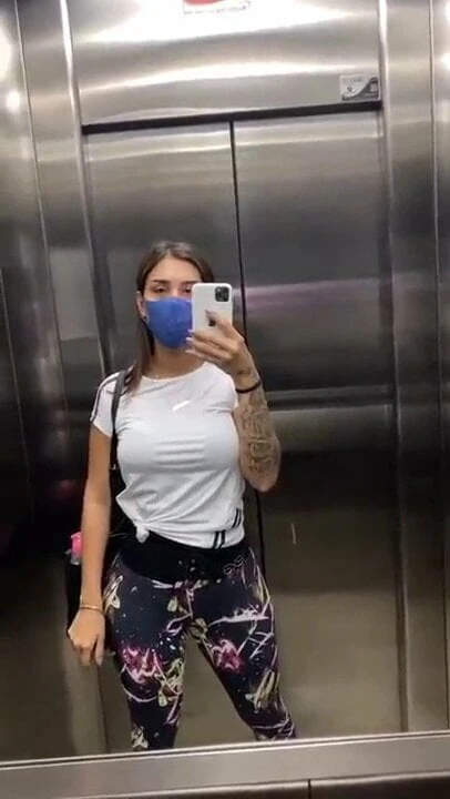 Ana putinha n elevador