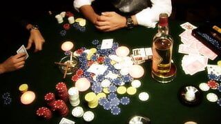 Vuile hoer wordt gegangbanged op een pokertafel door drie neukers