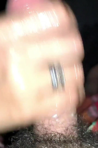 Nauljeni kurac drka pičku dok drka pičku prstima moju vruću pičku arapske žene