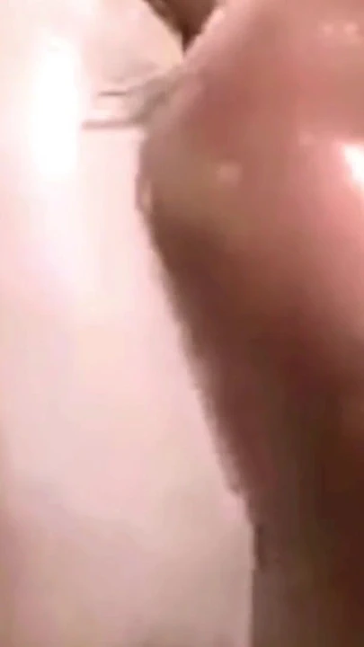 一个印度女孩拍摄她洗澡的裸体彩信 |剪辑 1