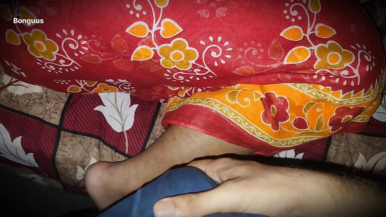 Desi Aunty fucking at night when she's home alone
