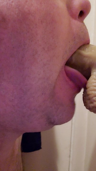 Short dildo deepthroat
