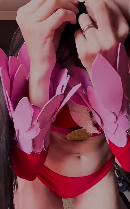 Boa Hancock Cosplay test vivifie le moulin à vent 24 lèche par seconde !