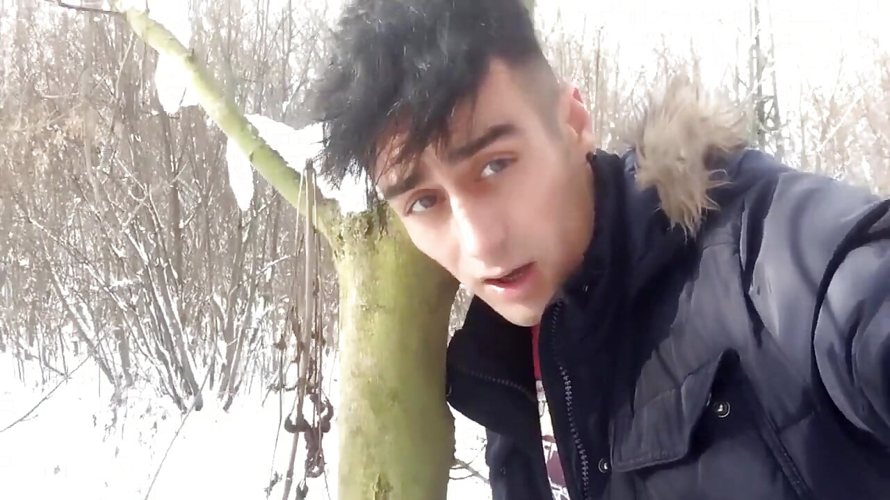 Funny Fat Cock Intense Jerking at Cold Park