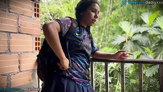 Wanita petani pantat datang ke rumahku mencari pekerjaan.