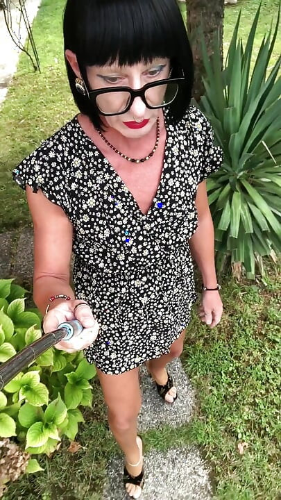 Wanderin' in the Garden Like a Bitch