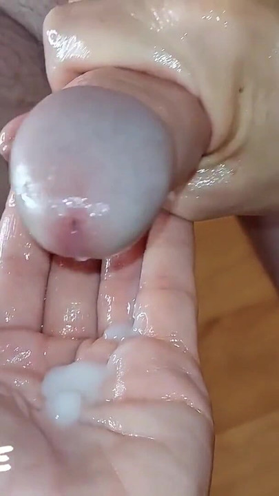 Momento icónico de "Paja tan buena su punta de polla se volvió azul! Fpov hembra en primer plano (tiempo de ordeño)"
