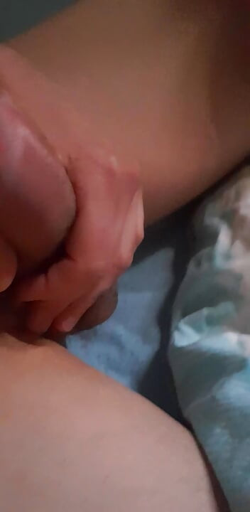 At the sight of women's feet, I can't help but masturbate