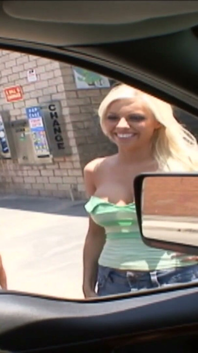Busty üvey britney amber olduğunu bir sıcak civciv ile mükemmel memeler | Klip 1
