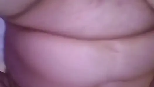 Ich öffne die Muschi zu meinem großen Arsch mit ihrem Dildo – was für eine köstliche Muschi sie hat – und sie spritzt