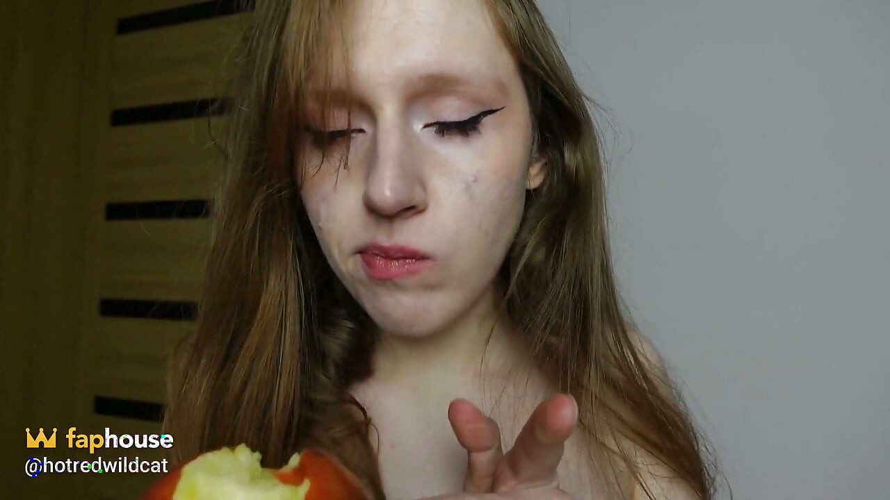Asmr je jabłko nago