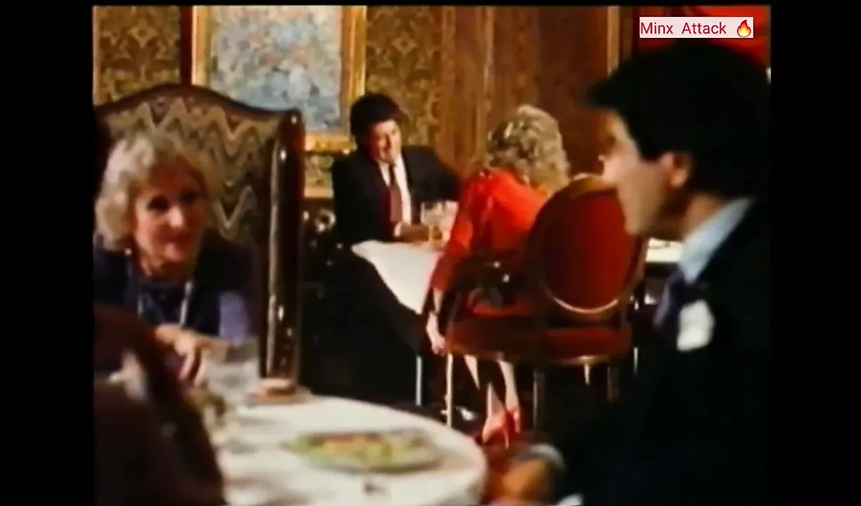 餐厅在桌子底下偷拍