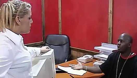 Черный член для шлюхи