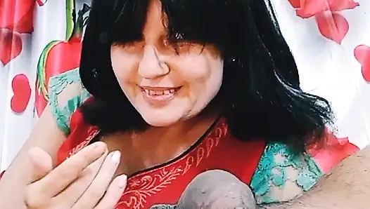 Ibu tiri yang lezat bersenang-senang