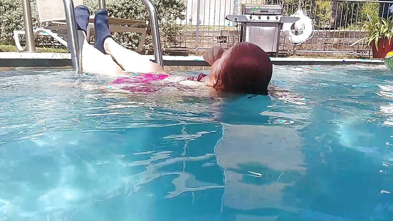 Handsome Harry and Sex Big Beauty Nurse Vicki Do Some Under Water Exercises!