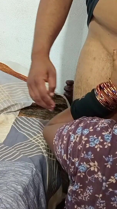 Moment inoubliable de « Une femme tamoule séduit son devar et fait une séance torride sur le lit »