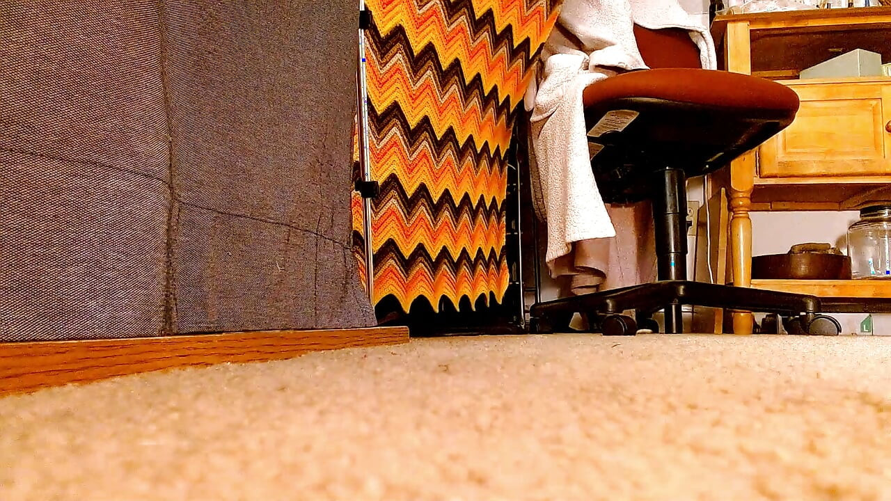 1310 Viggling i poskakujući u čarapama i mrežastim čarapama