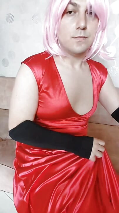 Gaun Merah Peha Sedap Crossdresser