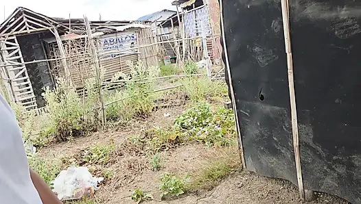 МОЯ ТИНКА NEIGHBOOR БЫЛА ВОЗБУЖДЕНА, ОНА ХОЧЕТ ИСПЫТАТЬ РИСКОВАННЫЙ ПУБЛИЧНЫЙ СЕКС