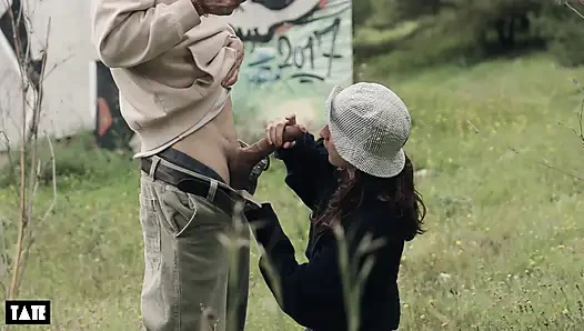 wir lutschen von der rave-menge, um mehr spaß zu bekommen