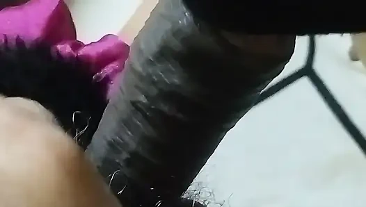 Land Ko Chusa Kar Malish Korte