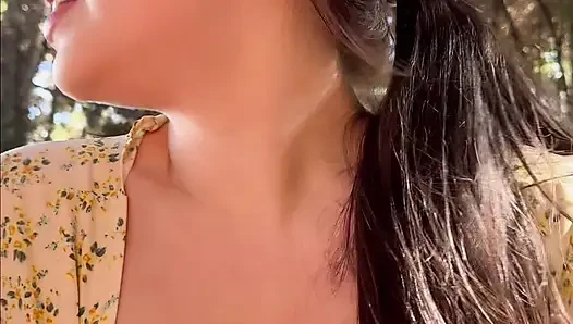 Biri bizi görmeden önce beni sert sik! Güzel kız arkadaş ormandaki ilk randevumızda beni sikiyor