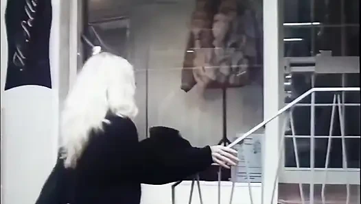 Moana pozzi si cewek nakal rambut pirang dientot habis-habisan sampai matanya merem melek