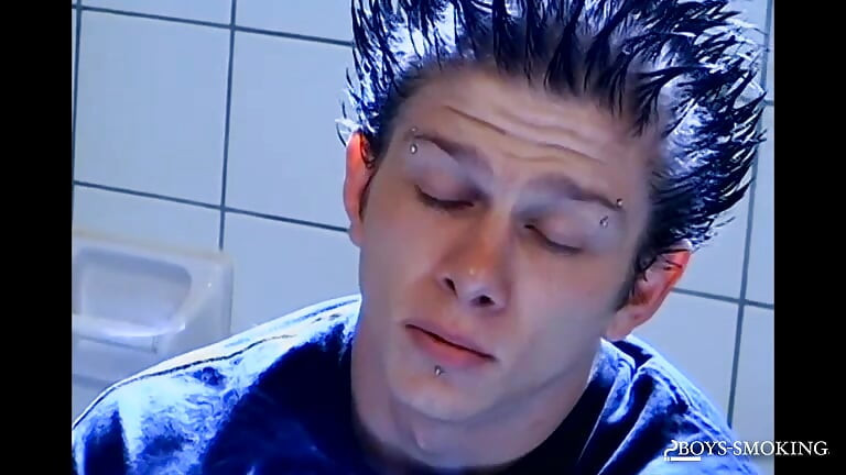 BoysSmoking: Ian Madrox uživa u solo vremenu i pušenja