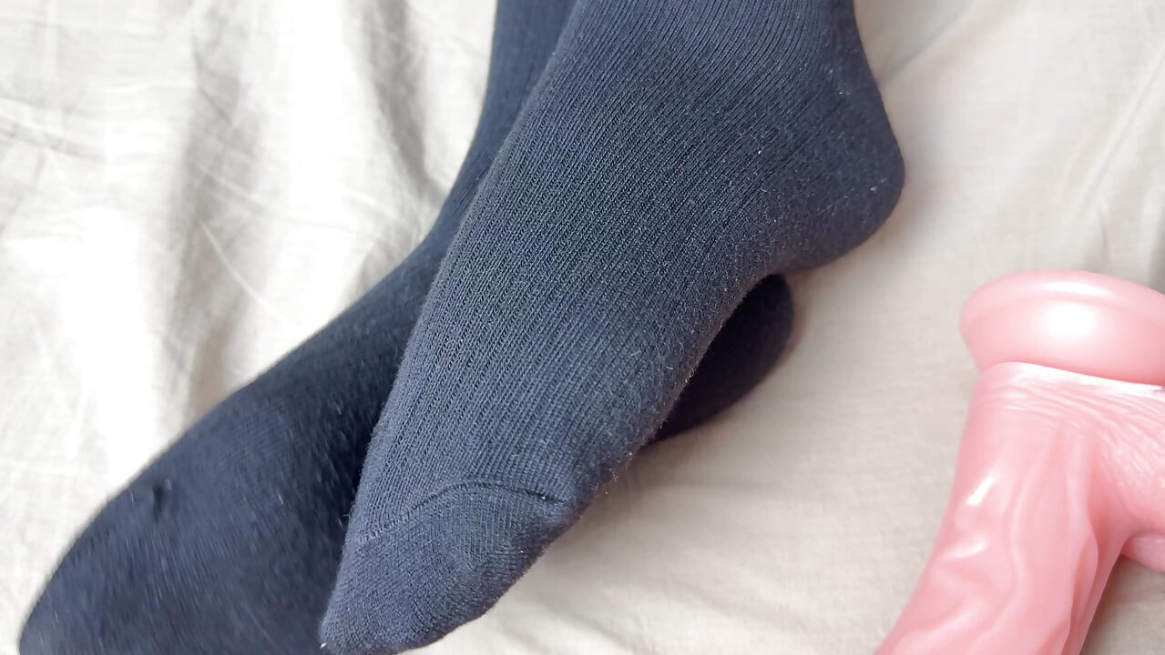 Solo girlfriend with rubber dick toy