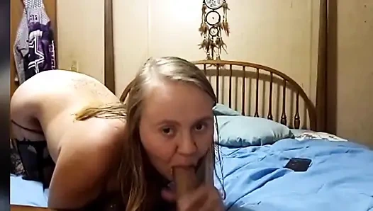 Возбужденная жена в черных чулках