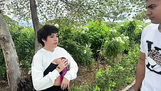 Я собираюсь пробежку с моей сводной сестрой, чтобы отвлечь нас и убедить ее идти домой принимая тот факт, что мы одни, чтобы трахаться