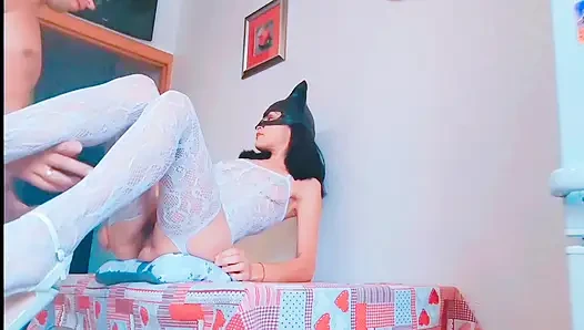 Миниатюрная милфа и растянутая очко на кухне