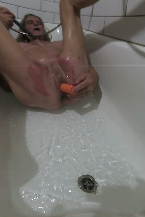 izzy Yum SEPTEMBER 2026 bathing masturbation