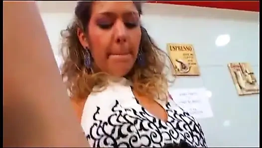 Симпатичные шлюшки за заставляют друг друга кончить игрушками