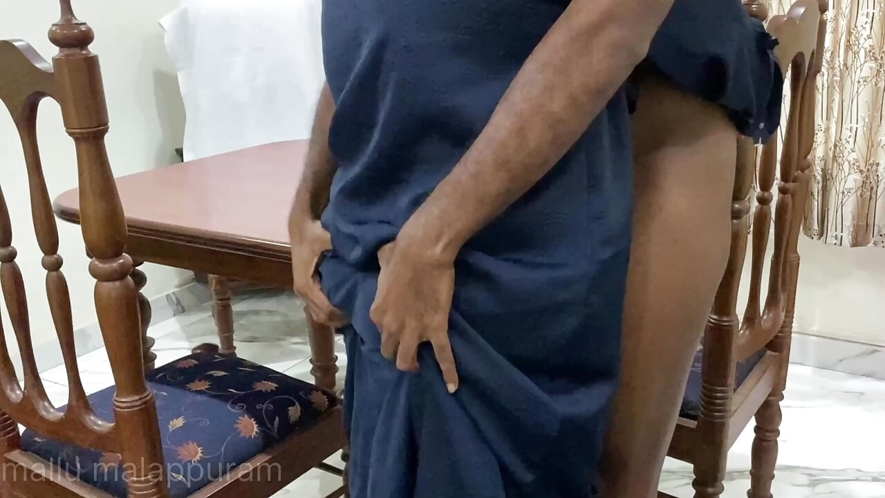 Cặp đôi Hồi giáo Mallu tận hưởng màn thổi kèn kiểu chó qua đường lỗ hậu đau đớn từ bàn ăn